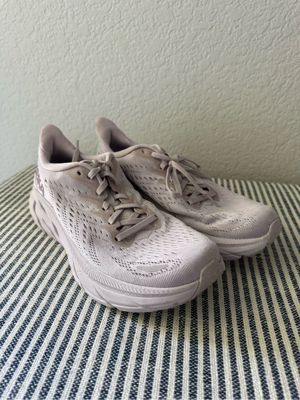 Hoka Clifton 8 8.5 women’s